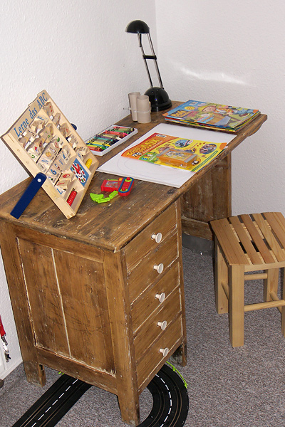 Kinderschreibtisch - kreativ basteln.